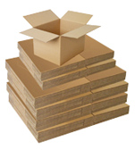 Pudełka kartonowe ułożone piętrowo w ilościach hurtowych